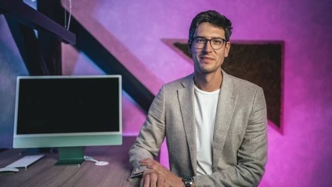 Začínal s 10 miliony korun, dnes vlastní 130 bytů a radí desetitisícům Čechů. První rok ale bolí, říká realitní investor Váka