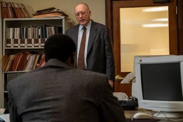 Město na kopci - Extra bílej a extra blbej - Z filmu - John Doman