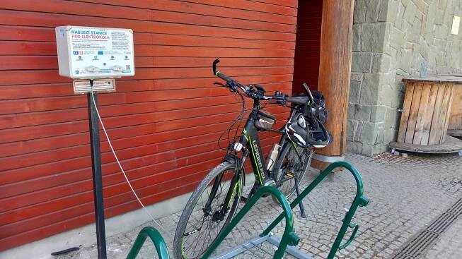 Nabíjecí stanice Areál Loděnice v parku Boženy Němcové (Dobíjecí stanice pro elektrokola) • Mapy.com
