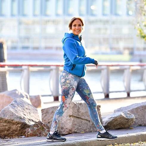 The Bodyweight Core Move Jennifer Lopez's Trainer David Kirsch Does With His Celebrity Clients