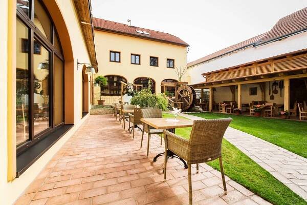 Hotel Selský Dvůr - Svatební místa - Svatební kompas