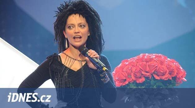 Lucie Bílá slavila narozeniny koncertem, na pódium jí vtrhla fanynka - iDNES.cz