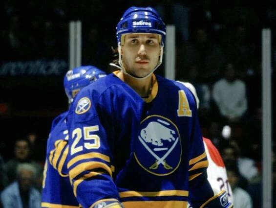 Dave-Andreychuk Dave Andreychuk Buffalo Sabres Colorado Avalanche Dave Andreychuk New Jersey Devils Tampa Bay Lightning Toronto Maple Leafs 