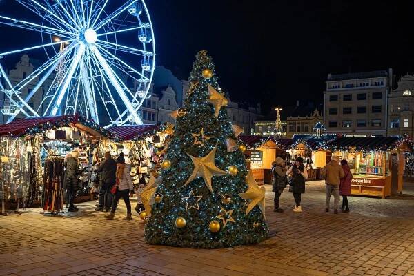 Adventní trhy v centru Plzně jsou v plném proudu! Podívejte se na FOTKY - QAP.cz