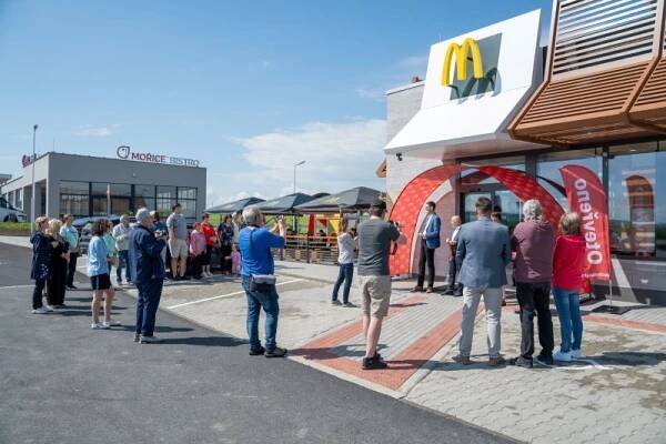 McDonald's na D1 u Mořic je komfortní zastávkou na cestě mezi Brnem a Zlínem - PR Deník