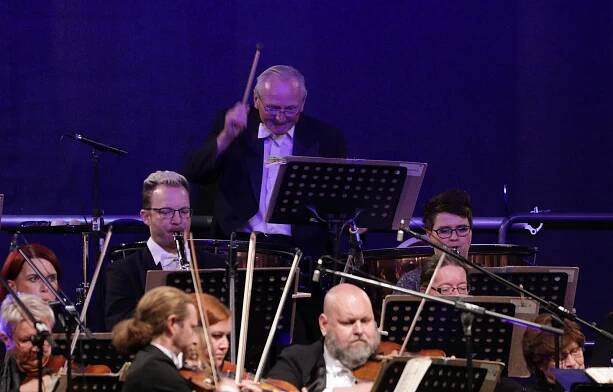 Západočeský symfonický orchestr oslavil narozeniny galakoncertem na kolonádě