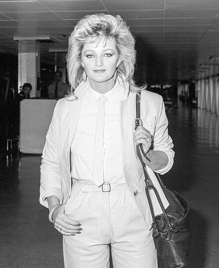 Trvalá, chraplák a pravidelné injekce botoxu: Takhle se proměnila Bonnie Tyler, která slaví 70. narozeniny