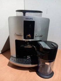 Espresso KRUPS EA 82 s mlékovkou - Malé elektrospotřebiče