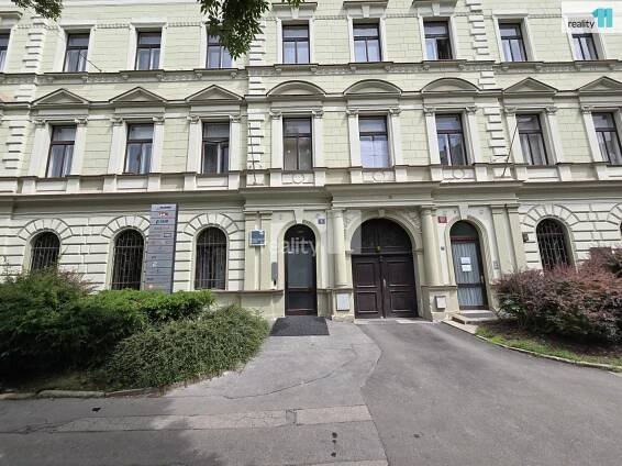 Pronájem bytu 2+kk 55 m2 s možností parkování, Korunovační, Praha 7