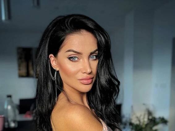 Andrea Pomeje (official)