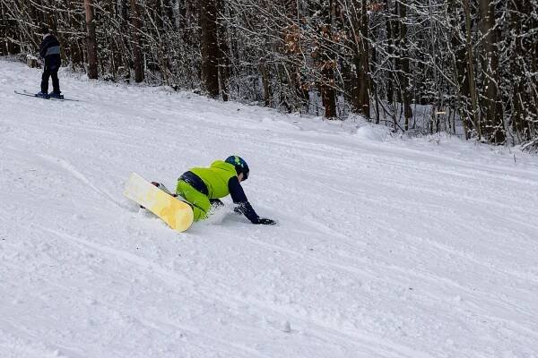 VIDEO, FOTO: Na turnovském ledovci už se lyžuje. Skiareál Struhy zahájil sezónu