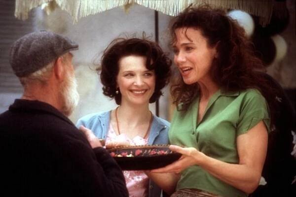 Juliette Binoche ve filmu Čokoláda svádí obyvatele puritánského městečka ke sladké vzpouře - Netflixer