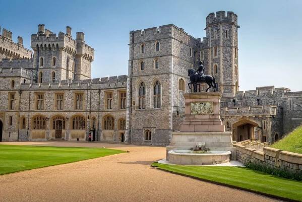 prohlídky Stonehenge a windsorského hradu ()