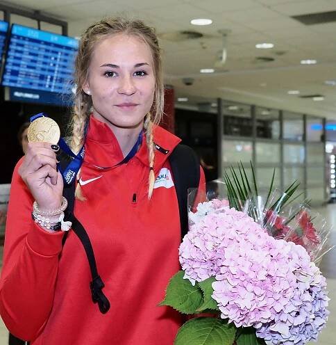Přílet zlaté Amálie Švábíkové | Atletika.cz
