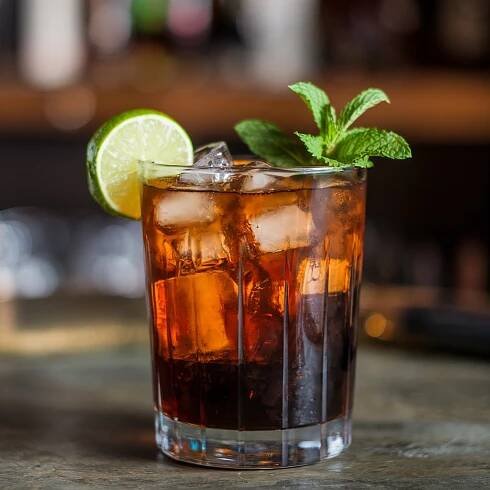Kategorie nápoje, Cuba libre, rum, ilustrační obrázek