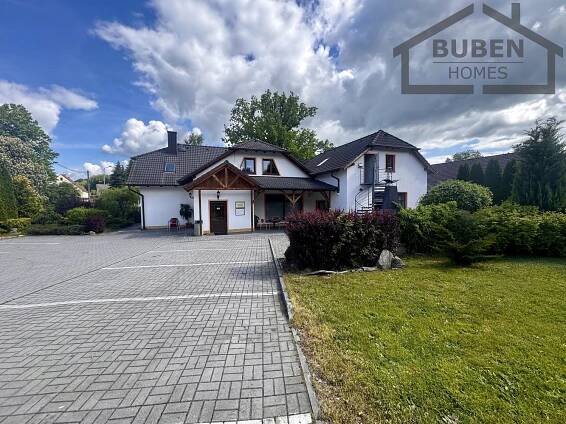 Penzion se skladem, dvougaráží, dětským hřištěm a parkovacím stáním (1257m2) - Tachov - Vítkov | BUBEN HOMES s.r.o.