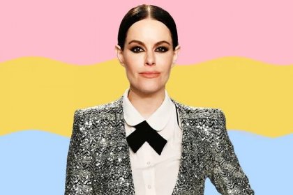 The 'Schitt's Creek' Moment That Made Emily Hampshire Realize She Was Pansexual
