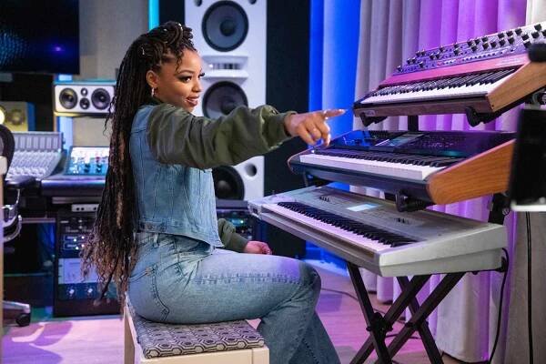 Chloe Bailey's Sister Halle Hasn't Seen Her First Lead Role in Peacock's 'Praise This' : 'Hope She Likes It'