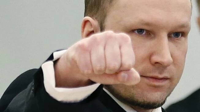 Breivik se pudroval a nechal si upravit nos, aby byl více árijský - Novinky