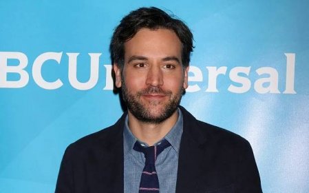Josh Radnor, Ted Mosby From "How I Met Your Mother", Is Married - toppoptoday.com