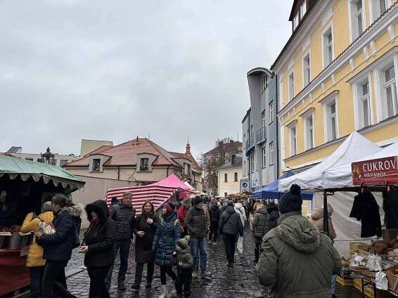 Trhy na Českobratrském náměstí v Mladé Boleslavi 8. prosince 2024.