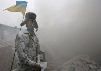 Rusové bedlivě hledí na západ. Mnozí Ukrajině fandí