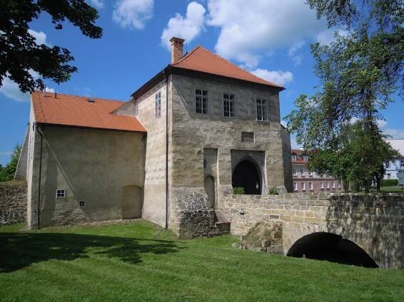 Vodní hrad Lipý - Česká Lípa - Architektonické památky - Hrady, zámky, tvrze, paláce - Liberecký kraj - Česká Lípa