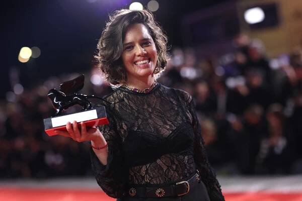 Director Ana Cristina Barragán poses with the Orizzonti Best Screenplay Award for Hiedra  ( The Ivy ) at the 82nd Venice International Film Festival in Venice, Italy, on Sept. 6.