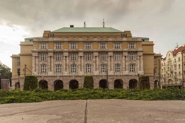 Pět měsíců od masakru na FF UK: Fakulta ukázala místnost, kde umírali studenti. Policie stále mlčí - CZ24.NEWS
