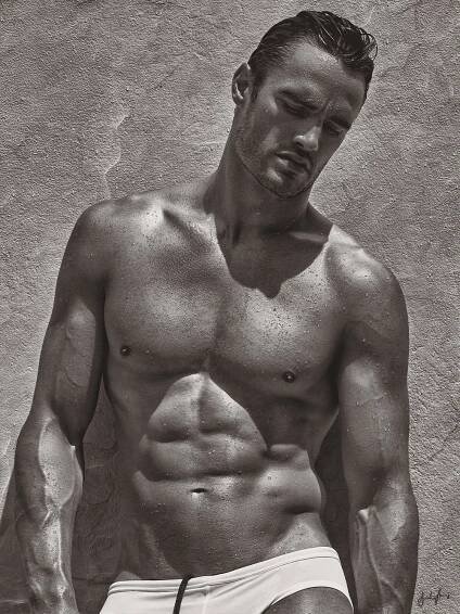 Thom Evans by Daniel Jaems - 01 - FRAEMS