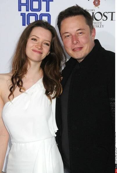 Elon Musk zhatil Ukrajincům útok?! Miliardář u Krymu vypnul své satelity, tvrdí kniha
