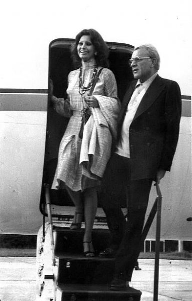 File:Sophia Loren y Richard Burton.jpg - Wikimedia Commons