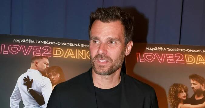 Leoš Mareš proměnil rozpadlý statek na luxusní rodinné sídlo. Na vesnici tráví více času, než si myslíte. Tyto fotky vám vyrazí dech
