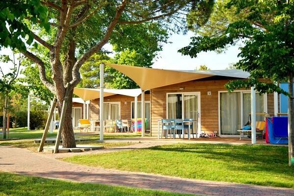 Camping vs Glamping: which to choose?