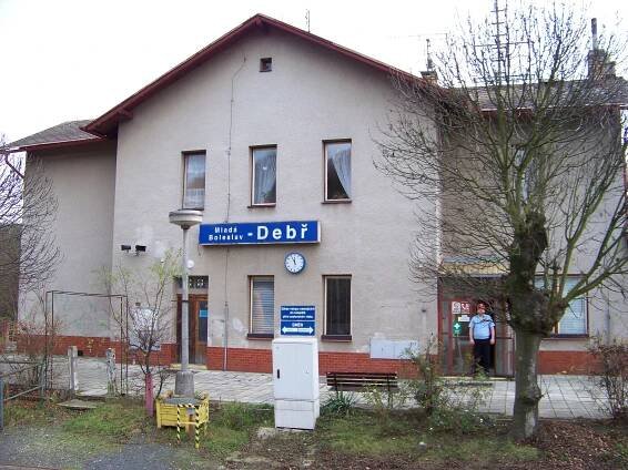 Soubor:Nádraží Mladá Boleslav-Debř, z vlaku.jpg