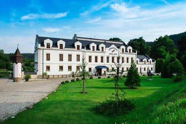 Stylové ubytování v hotelu Mlýn Karlštejn na dohled od hradu - Dovolená pro rybáře