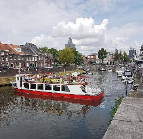 Fahrgastschiff der Rederij de Corporaal an der Rurkade