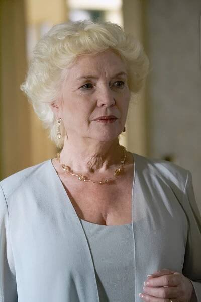 Bratrství - Neklidně leží hlava - Z filmu - Fionnula Flanagan