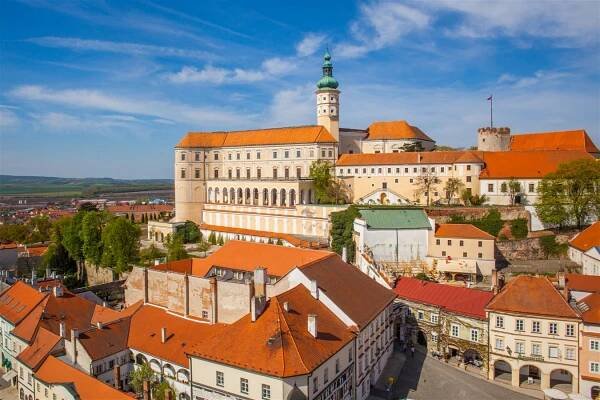 NOČNÍ OTEVŘENÉ SKLEPY, Hotel TEMPL - Mikulov | Jižní Morava | firotravel.cz - Cestovní kancelář