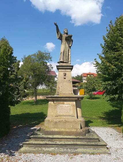 Soubor:Vojice - pomník Mistra Jana Husa obr01.jpg