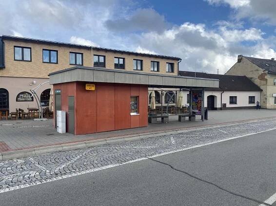 Autobusová zastávka 800 m od ubytování – přímé spoje do Brna, Blanska a Vyškova. - CHATA NAD RYBNÍKEM OLŠOVEC