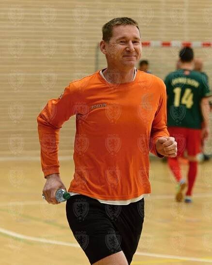 Mistrovství ČR Veteránského futsalu znovu opanovali Veteráni Chrudim | FOTBAL.CZ