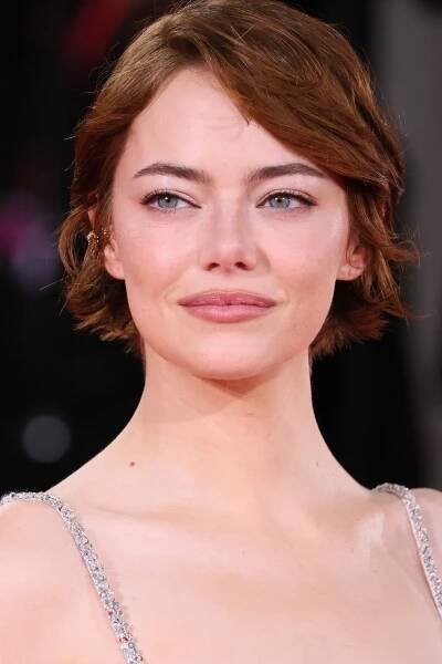 Emma Stone's New ‘Spiced Sienna’ Hair Is the Perfect Copper Shade For PSL Season