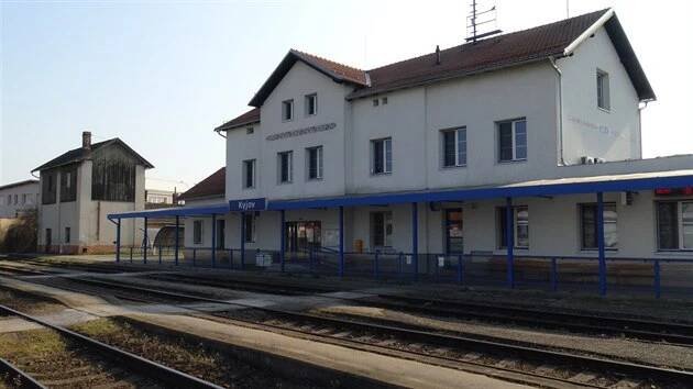 Na nádraží vlárské dráhy v Kyjově začaly vlaky od Mutěnic zajíždět až v roce 1923.  GPS: 49.0159431N, 17.1232244E
