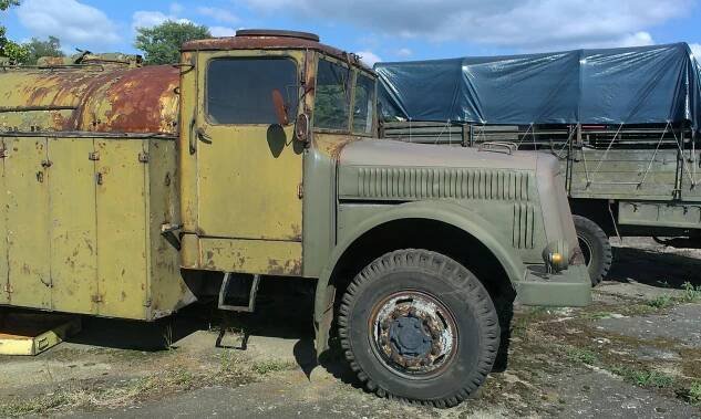 CZK - Tatra 111 C (cisternový automobil) - 