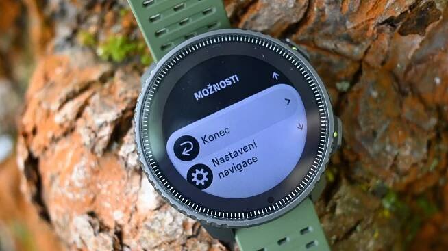 RECENZE: SUUNTO VERTICAL TITANIUM SOLAR – HODINKY NEJENOM DO VÝŠKY, ALE I DO DÁLKY | SvetBehu.cz