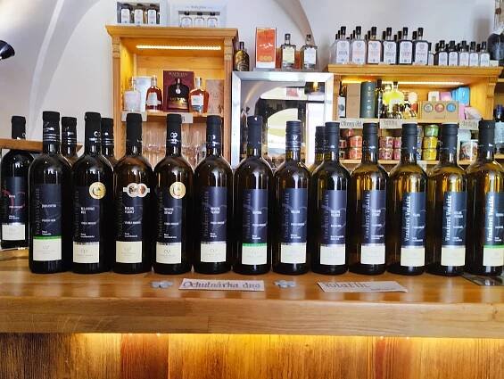 DEGUSTUJEME - IN VINO: Víno v Hradci