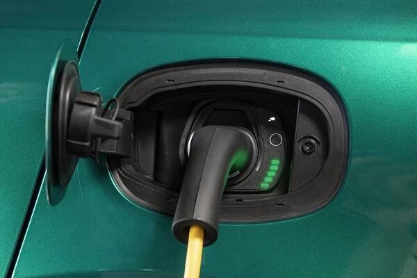 Za volantem plug-in hybridní Alfy Romeo Tonale: Zaujme nejen dynamikou