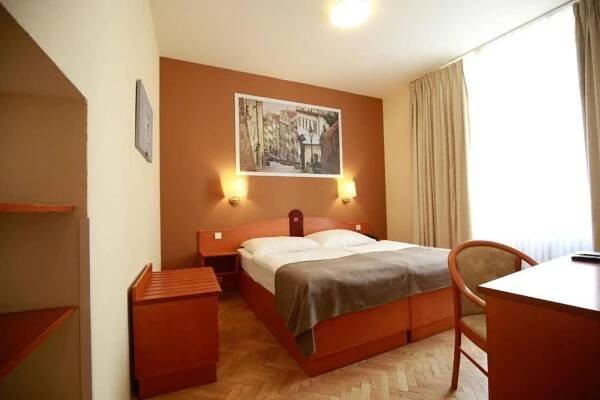 Hotel Merkur | Praha – Hotel Merkur se nachází nedaleko centra v blízkosti pražských památek a nákupního centra Palladium