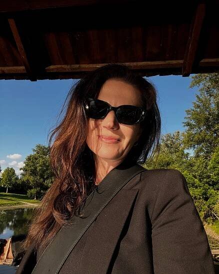 Herečka Viki Ráková.